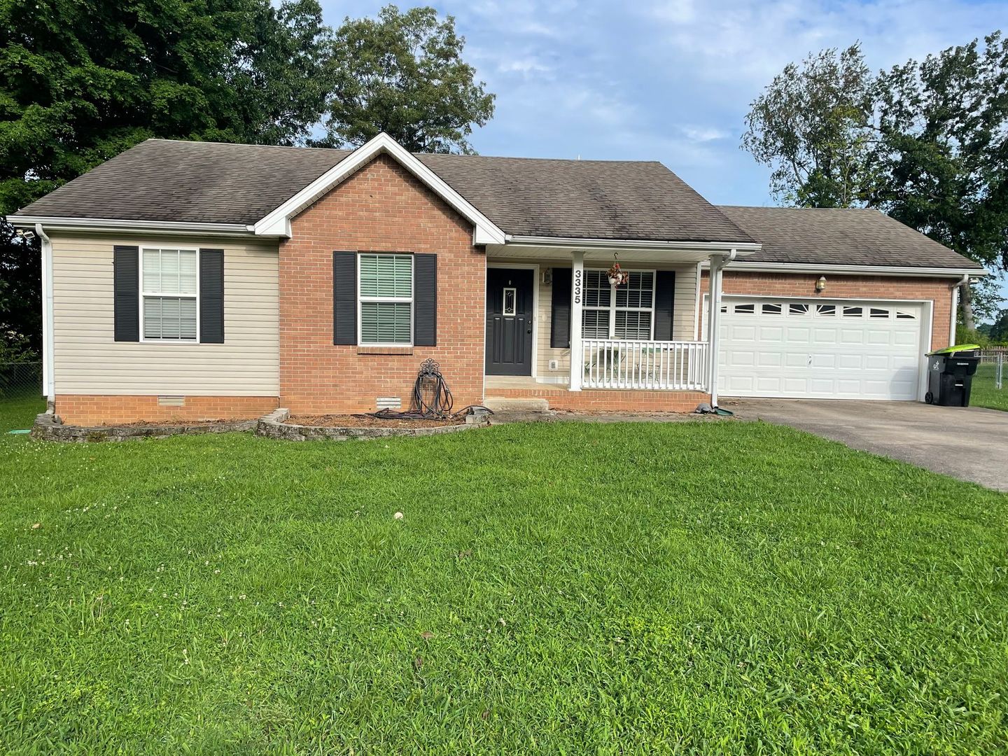 Clarksville House: 3335 South Senseney Circle