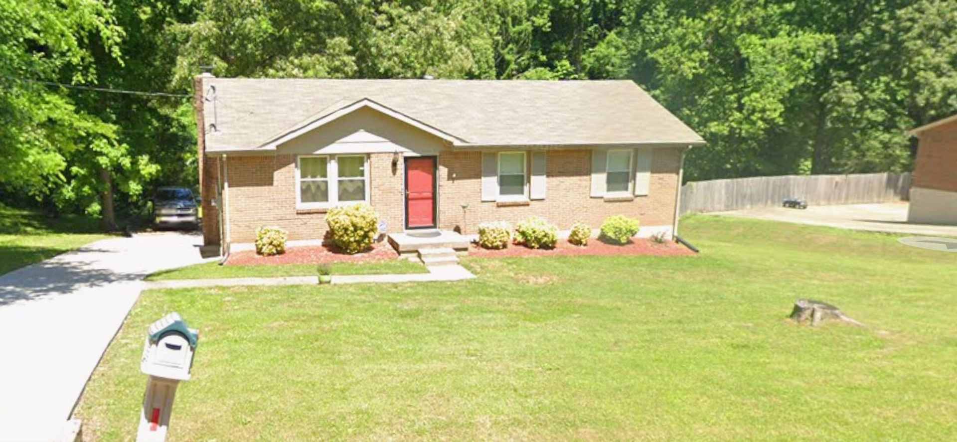 Clarksville House: 807 Pollard Road