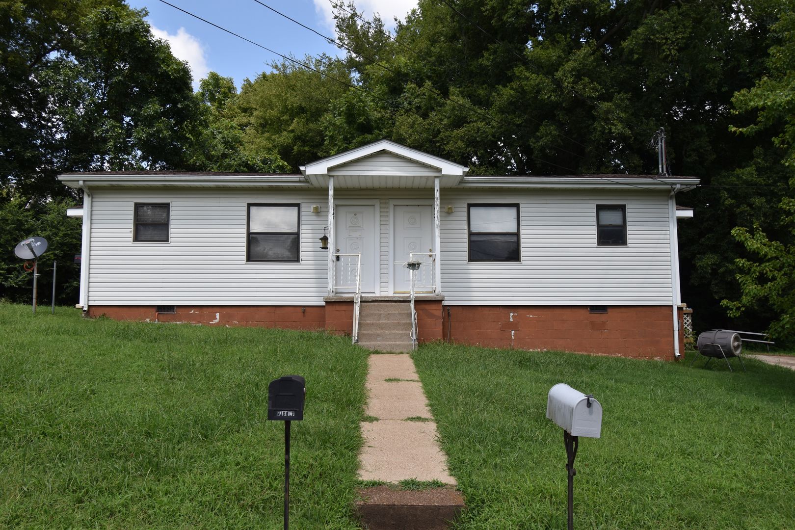 Clarksville Apartment: 947 Charlotte Street