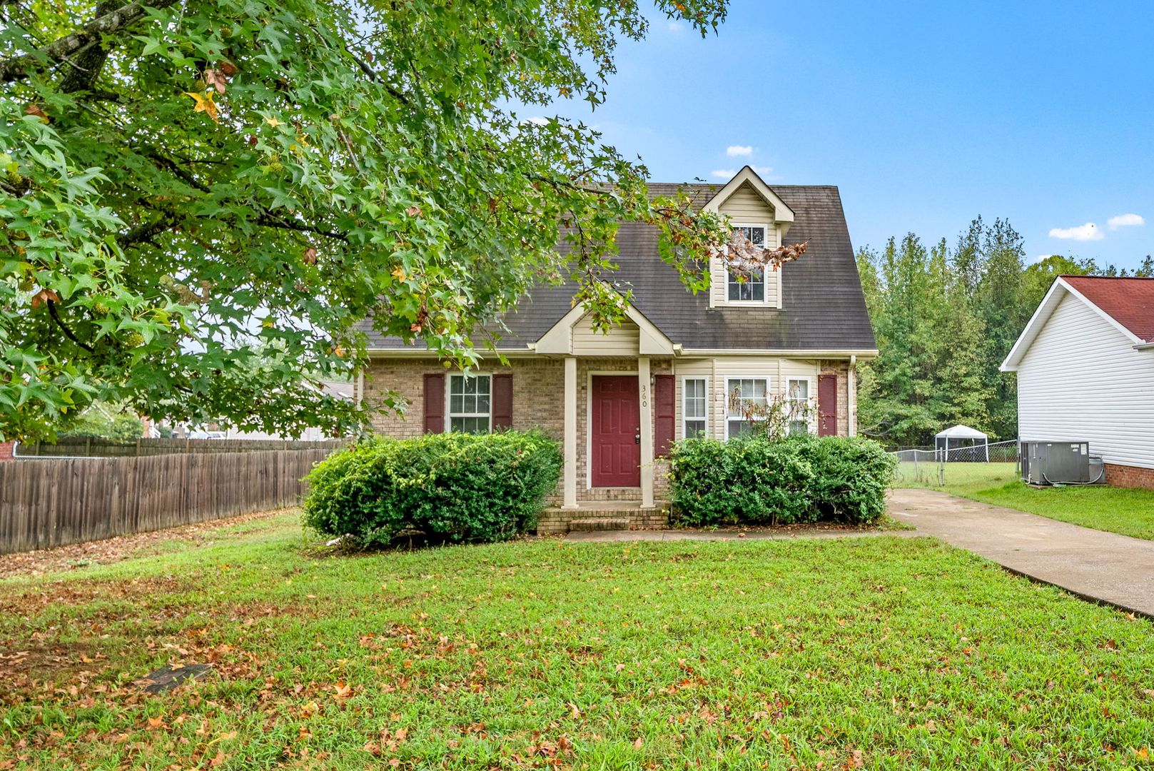 Clarksville House: 360 Donna Drive