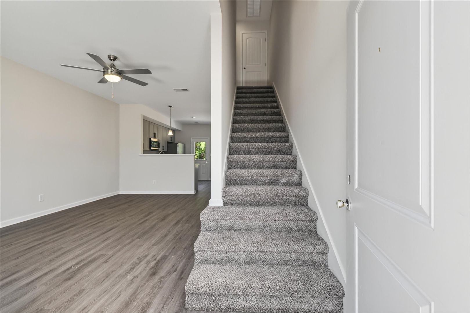 Midtown Place - Summitcrest Dr. - 299 (x72) 7 of 12