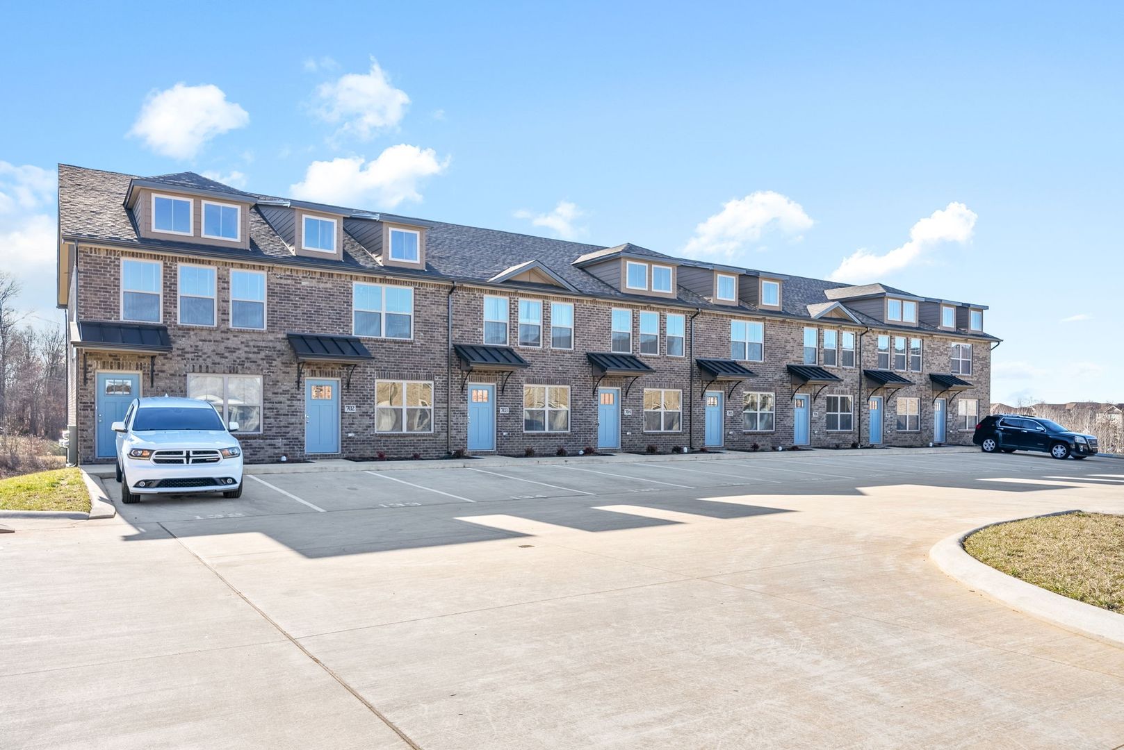 Clarksville House: 1000 Henry Place Blvd