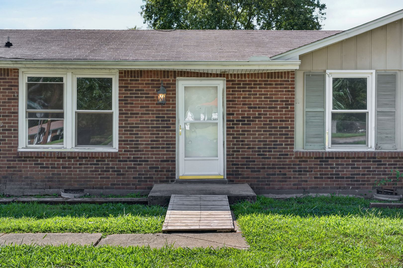 Clarksville House: 573 Waldorf Drive