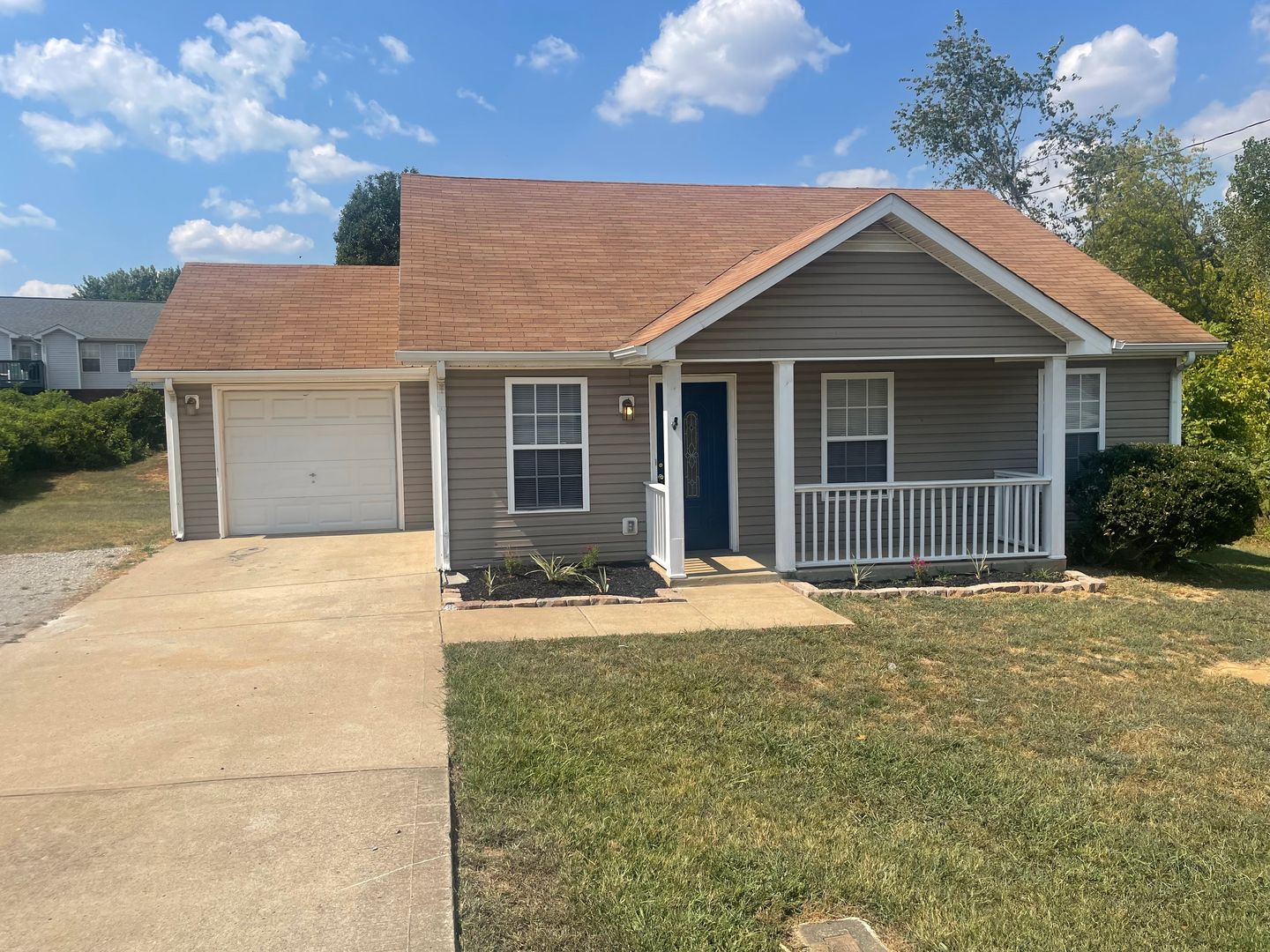 Clarksville House: 1031 McClardy Road