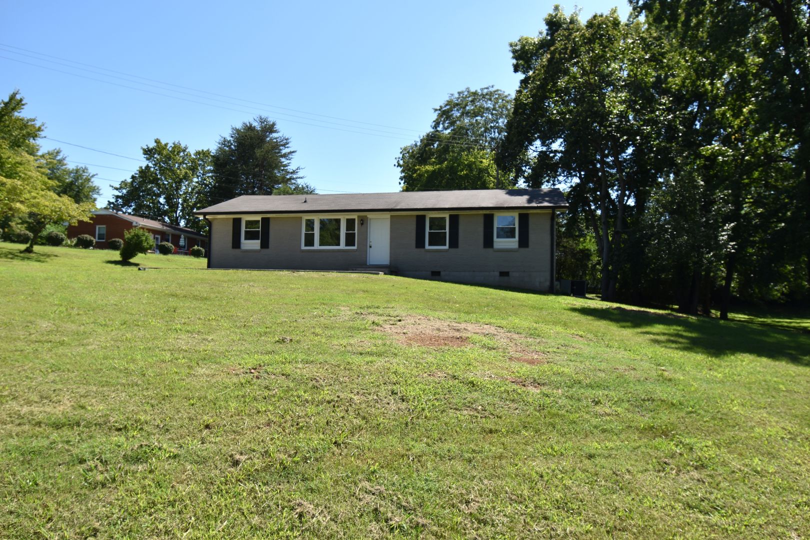 Clarksville House: 304 Hilldale Ln