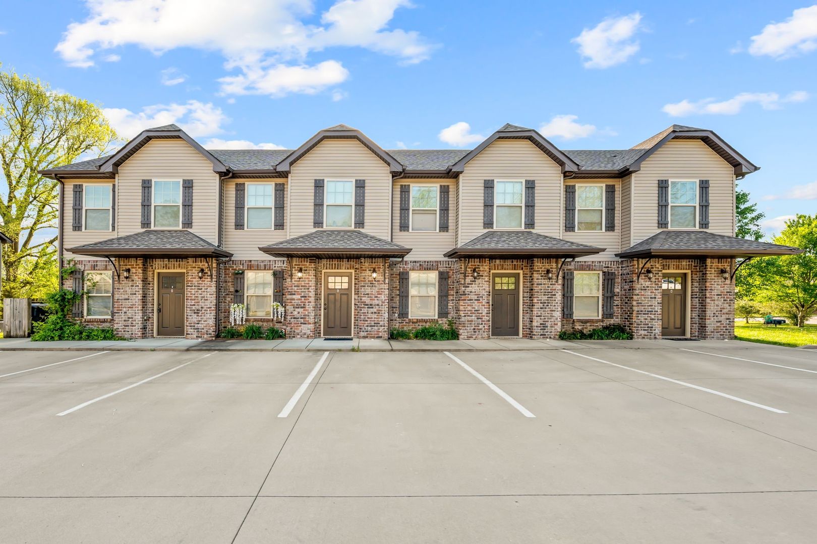 Clarksville Apartment: 1760 Spring Water Drive