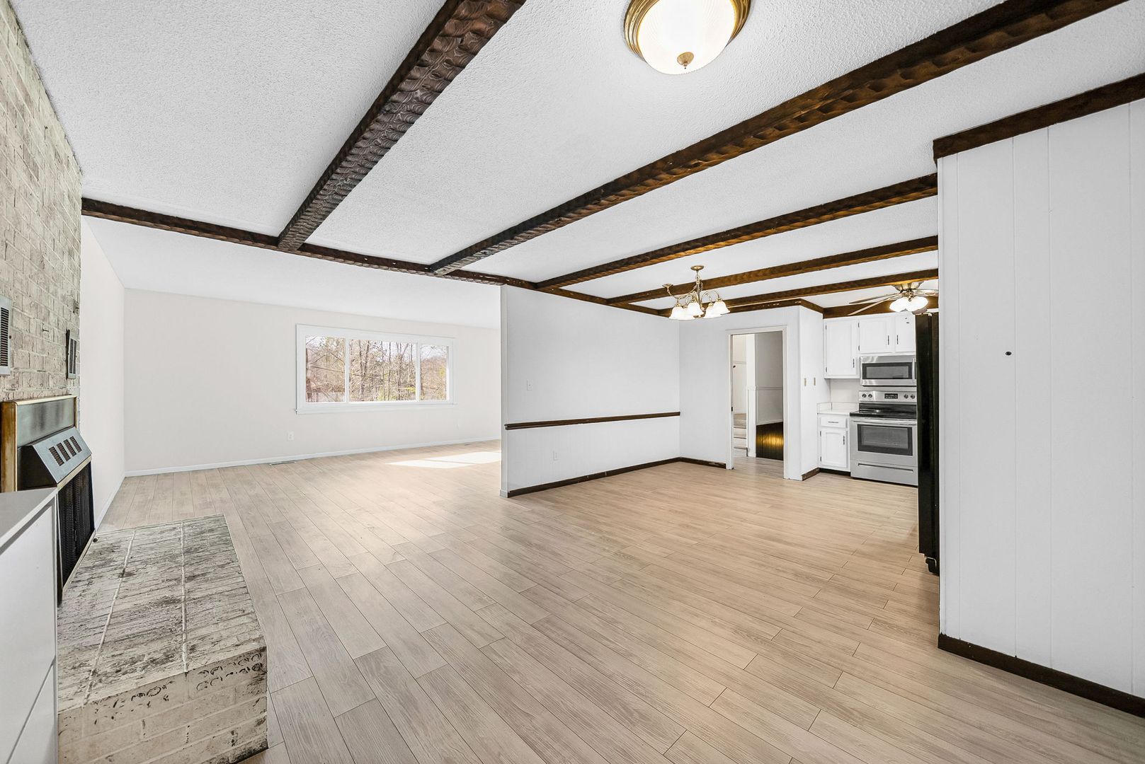 Dover House: 103 Millers Hill Road