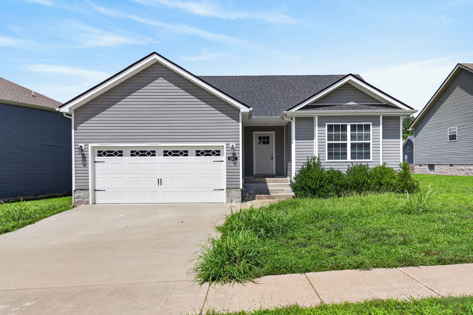 Clarksville House: 207 Geneva lane