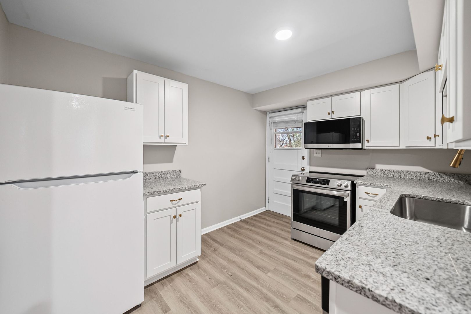 Clarksville Apartment: 1860 Memorial Drive