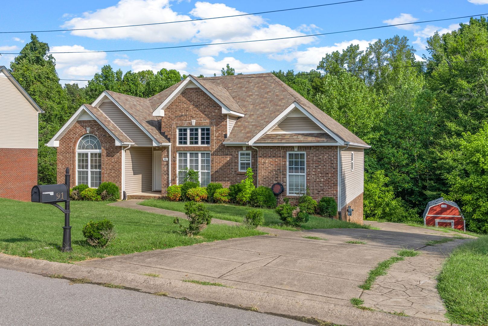 Clarksville House: 91 West Dr