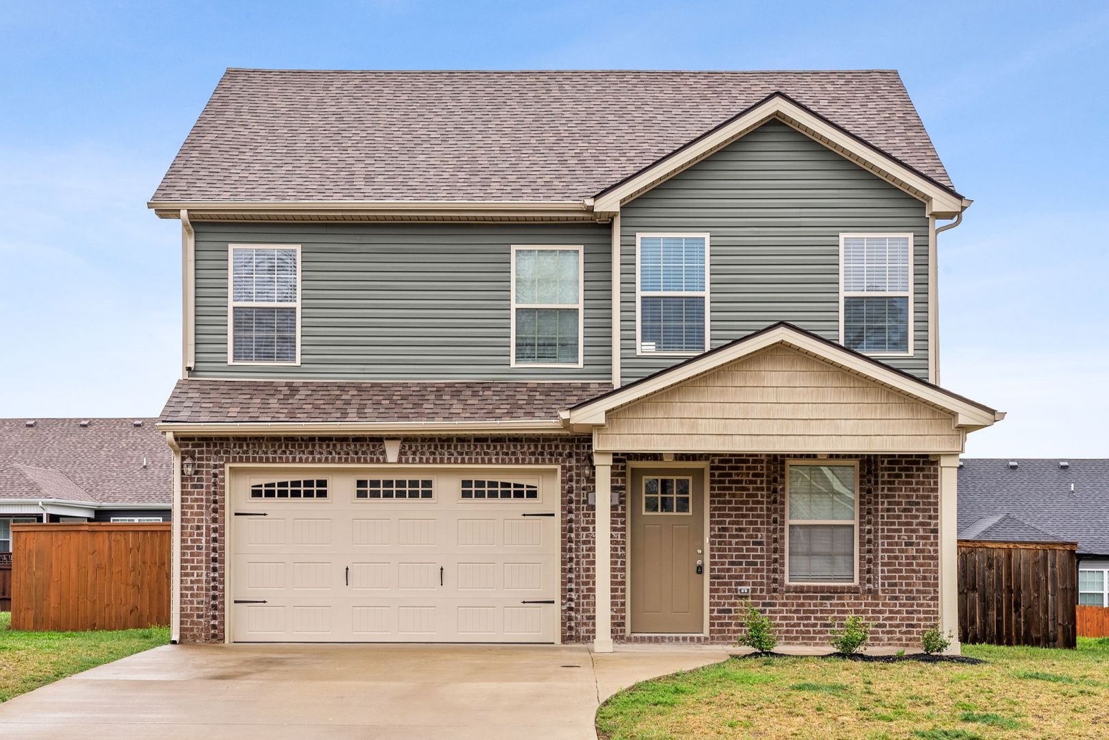 Clarksville House: 898 Lutz Lane