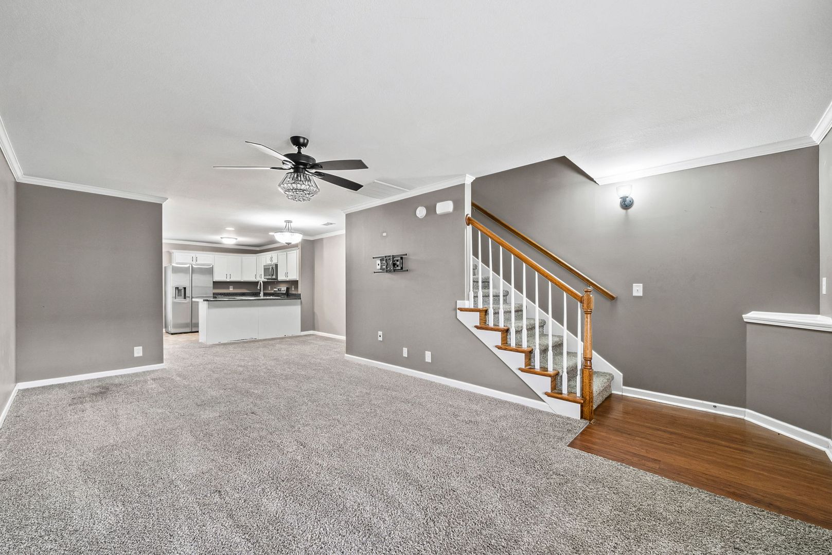 Clarksville House: 306 Sam Houston Circle