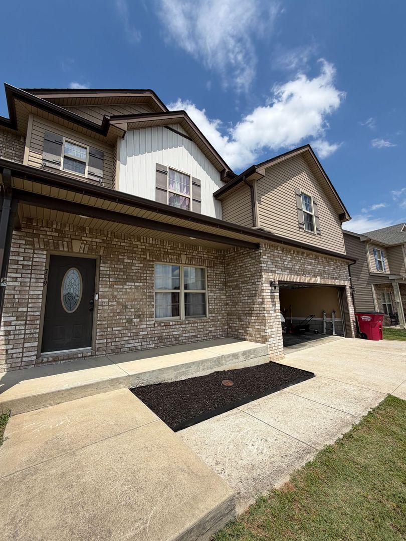 Clarksville House: 719 Sturdivant Drive