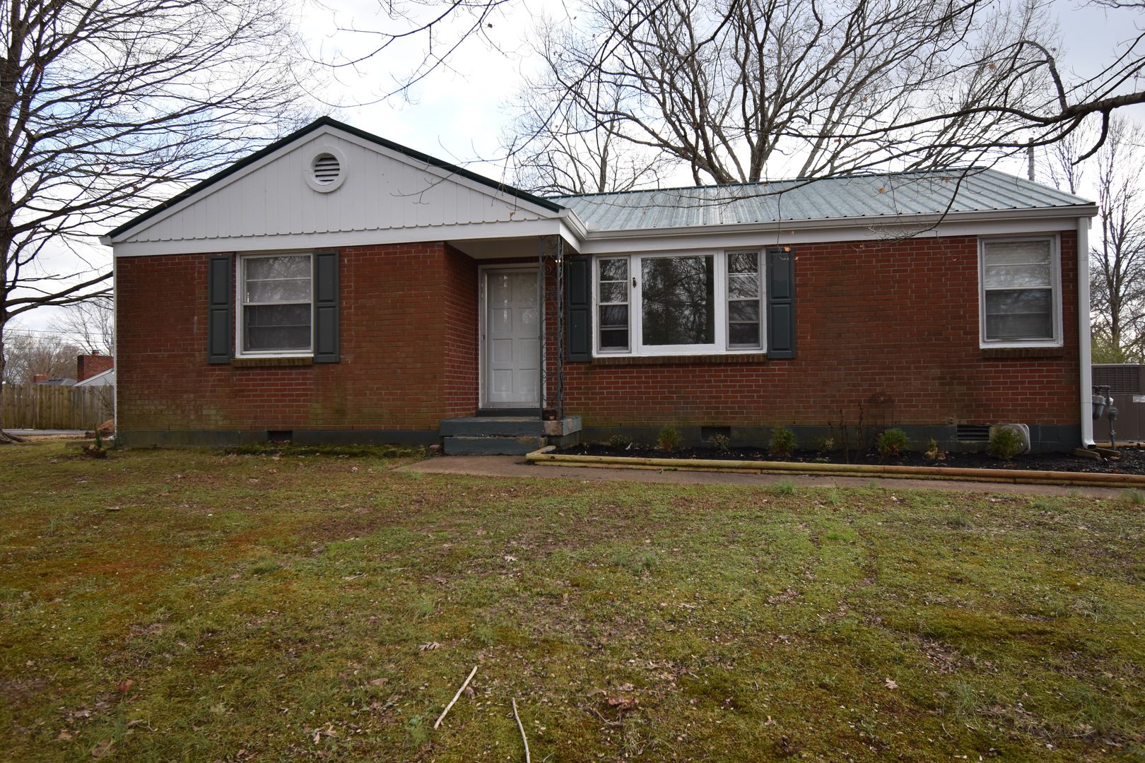 Clarksville House: 2028 Montgomery Parkway