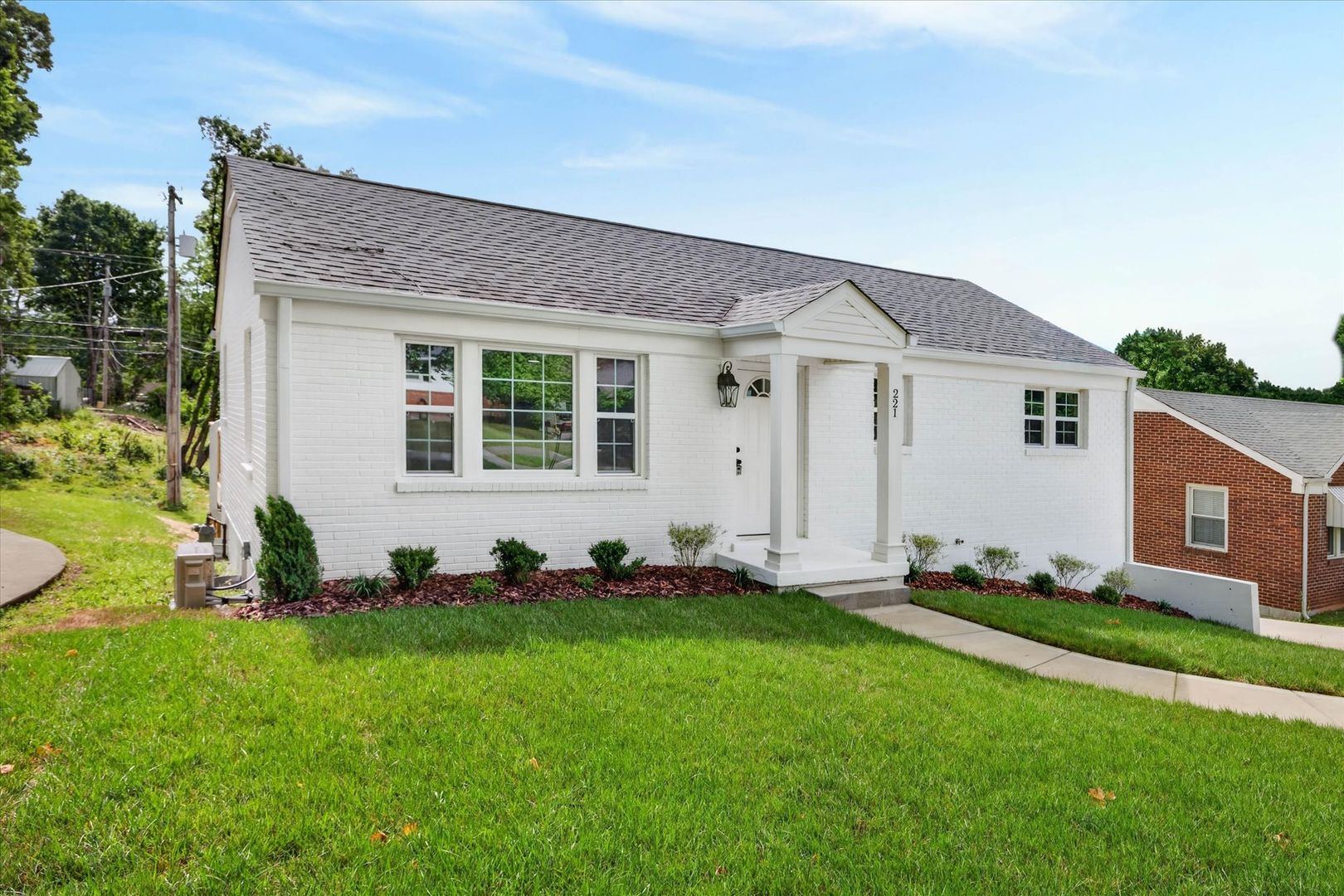 Clearview Dr - 221 2 of 12