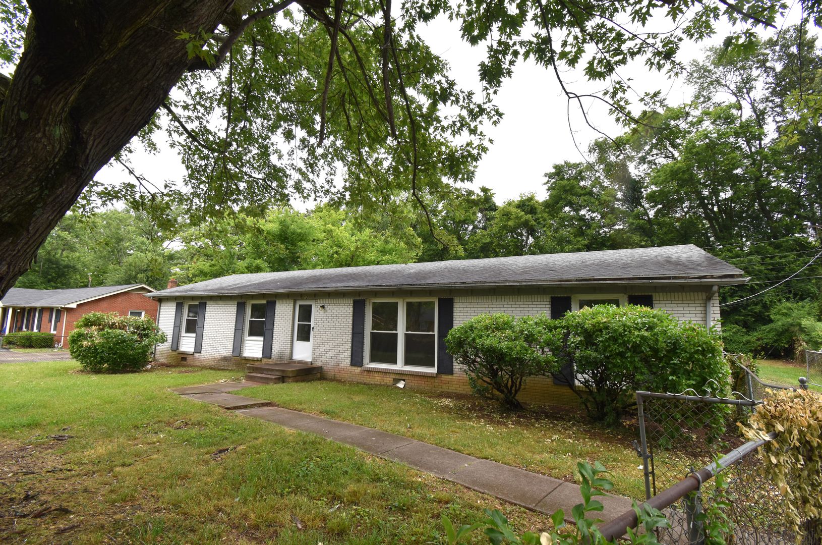 Clarksville House: 2602 Burch Road
