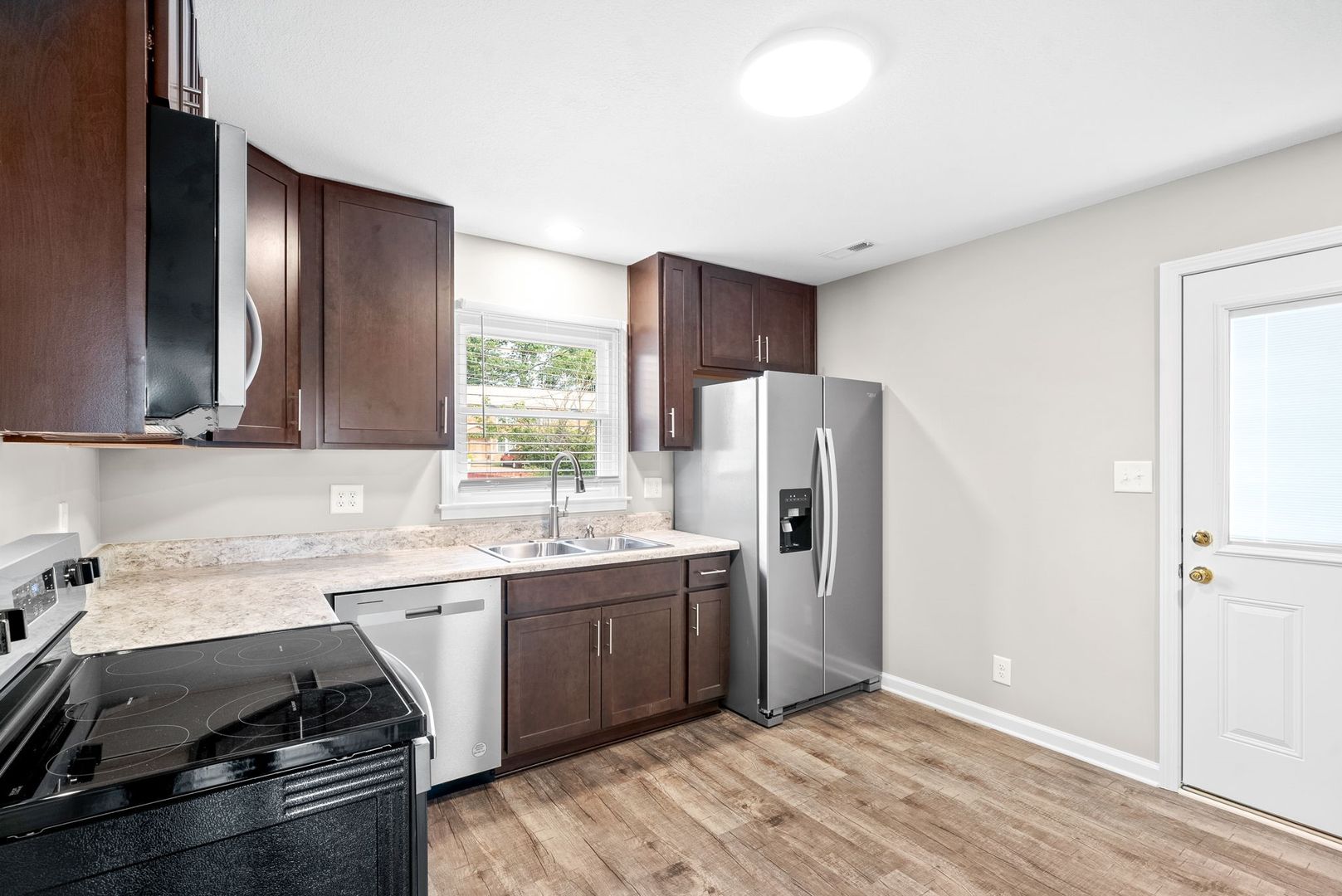 Clarksville Apartment: 147 Darlene Drive