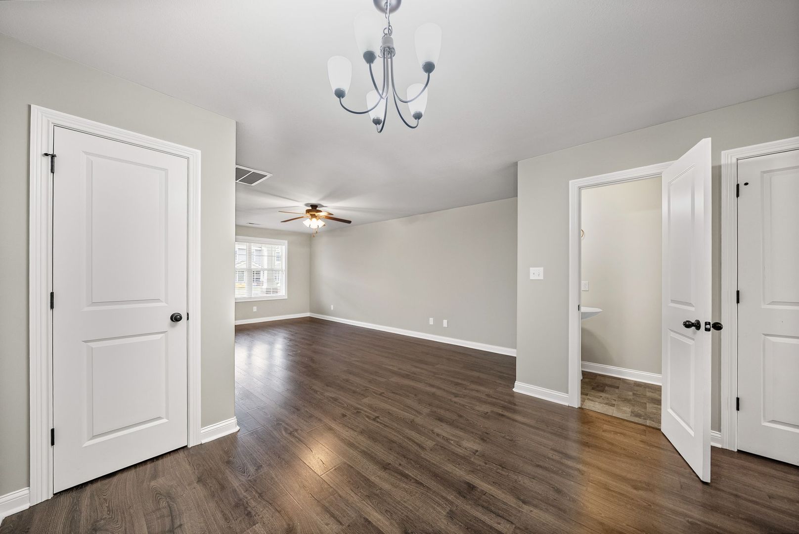 Clarksville House: 215 Alexander Boulevard