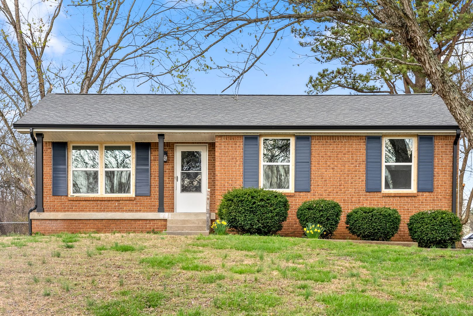 Clarksville House: 2214 Glory Drive