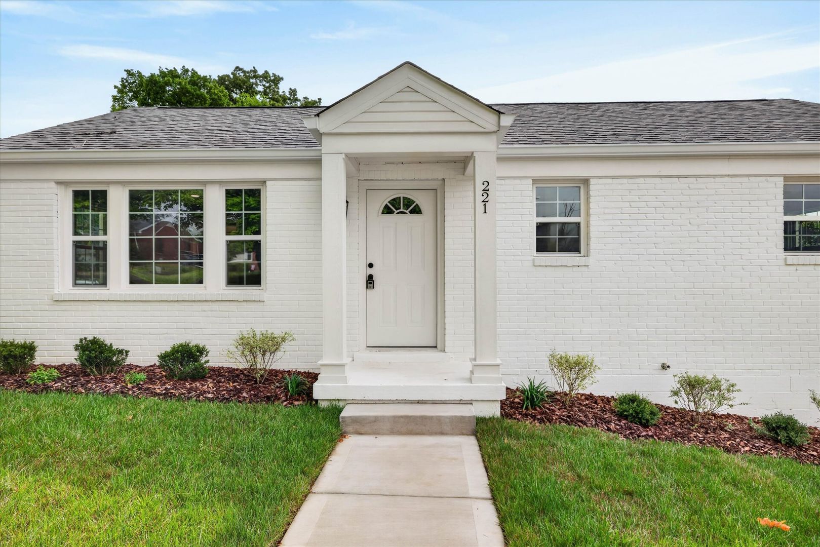 Clearview Dr - 221 4 of 12