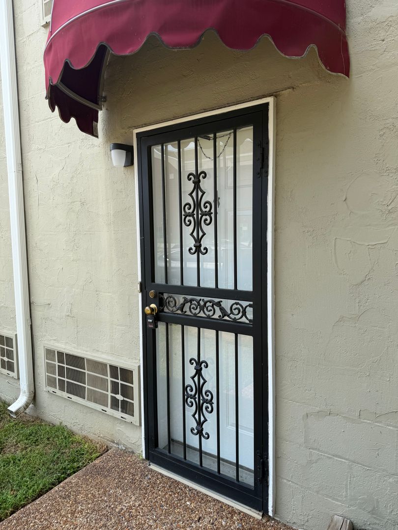 Clarksville Apartment: 104 Childers St.  - 4