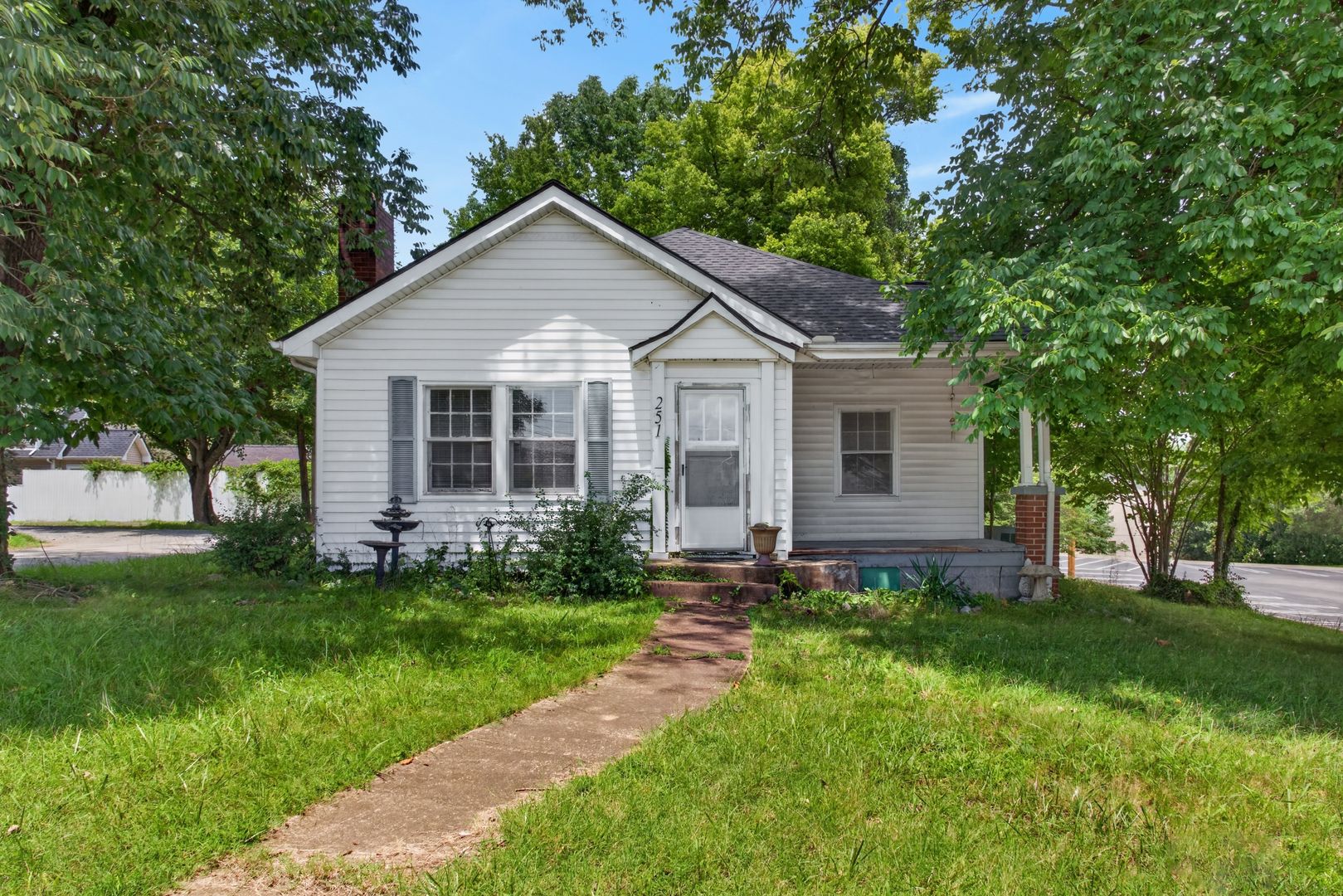 Clarksville House: 251 Forbes Avenue