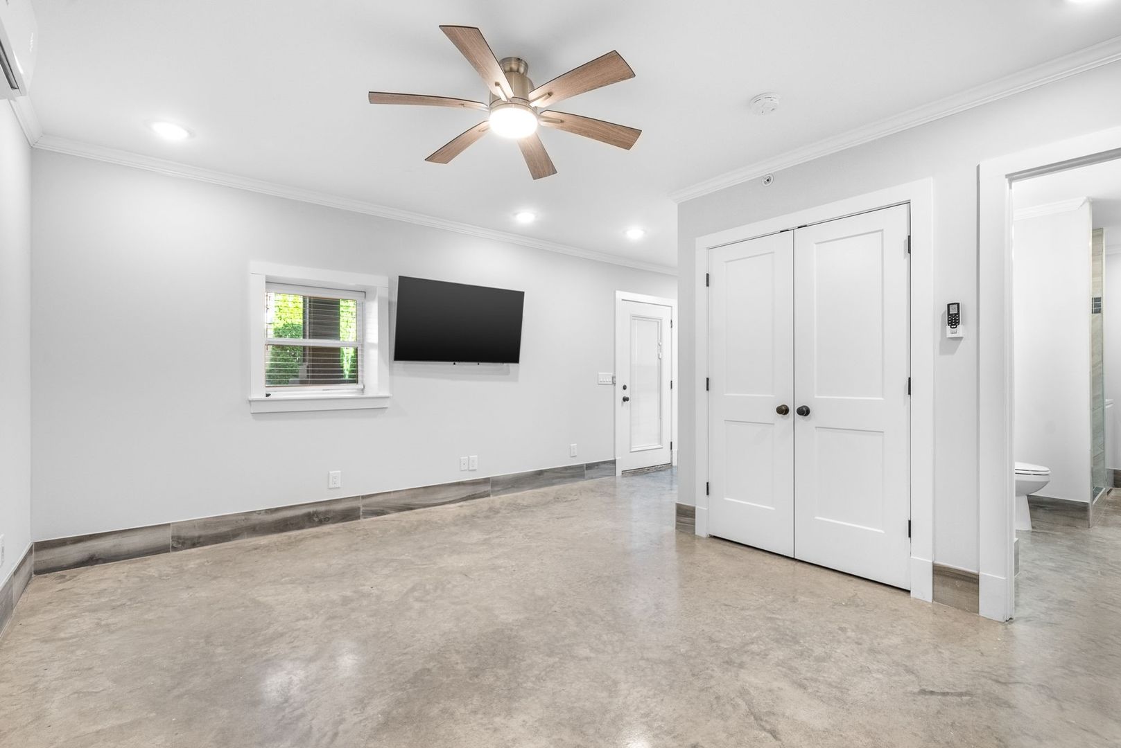 Clarksville Apartment: 638 Madison Street