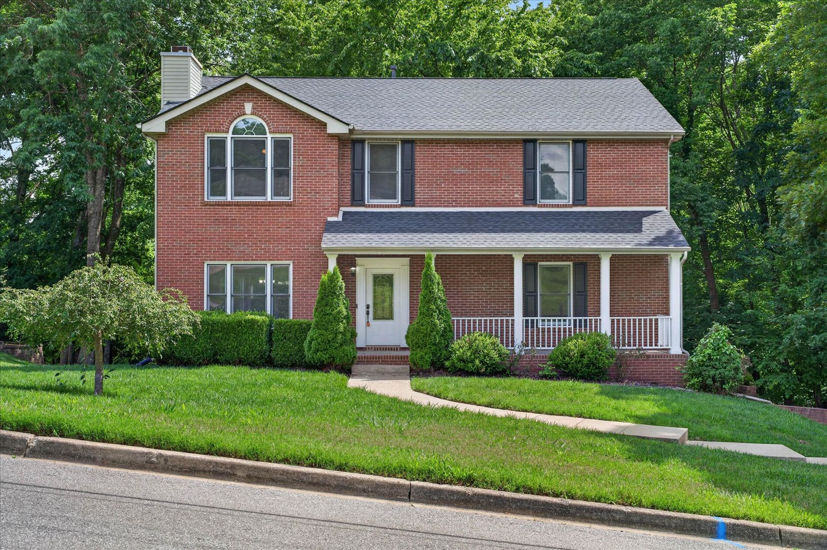 Clarksville House: 2200 Springlot Rd.