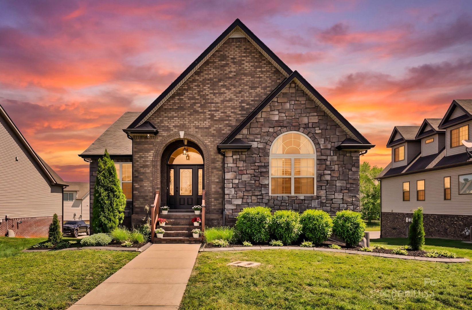 Clarksville House: 213 John Duke Tyler Blvd.