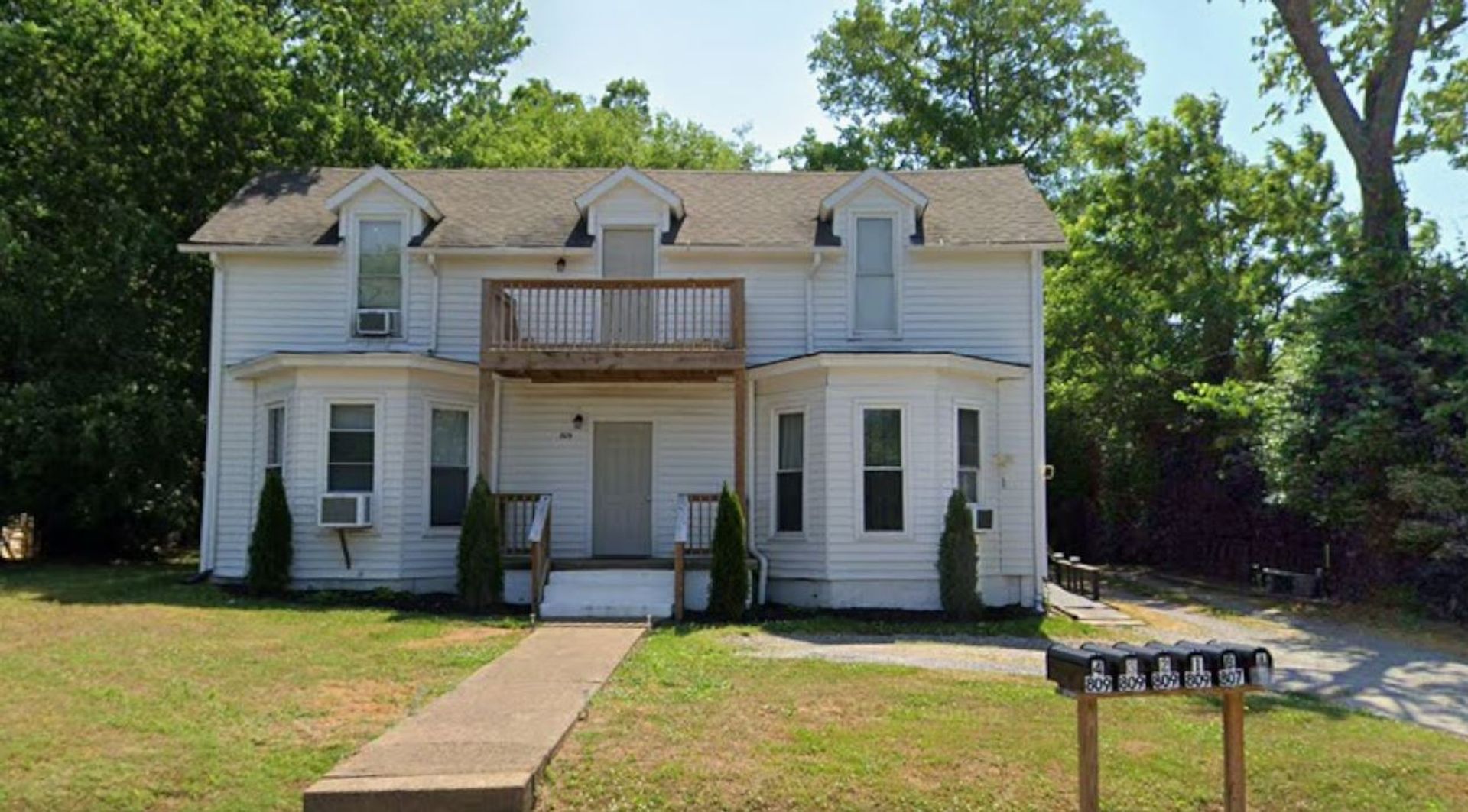 Clarksville Apartment: 809 Forest Street