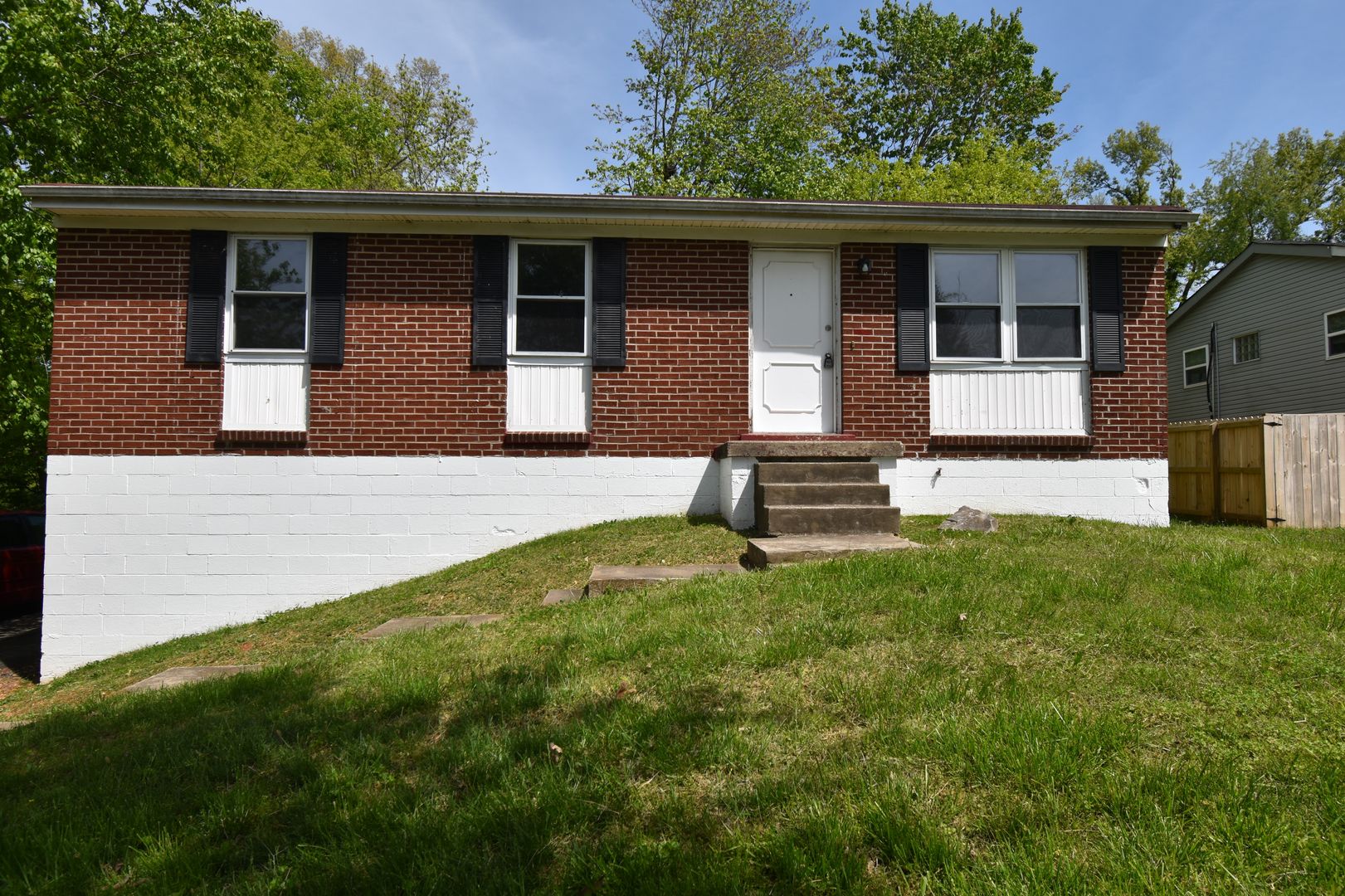 Clarksville House: 114 Bluegrass Road