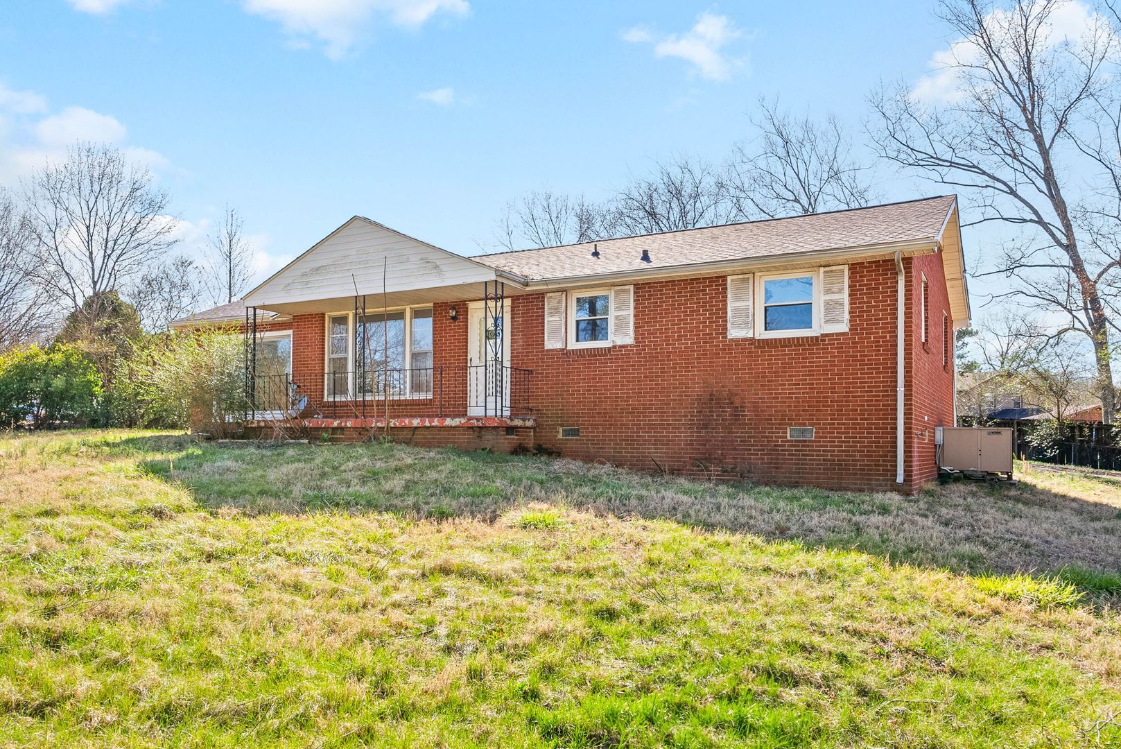 Clarksville House: 318 Verdun Drive