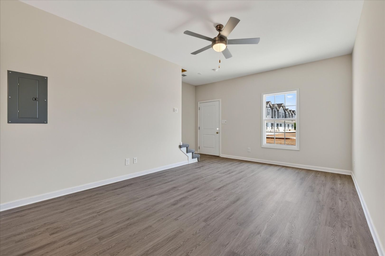 Midtown Place - Summitcrest Dr. - 299 (x72) 10 of 12