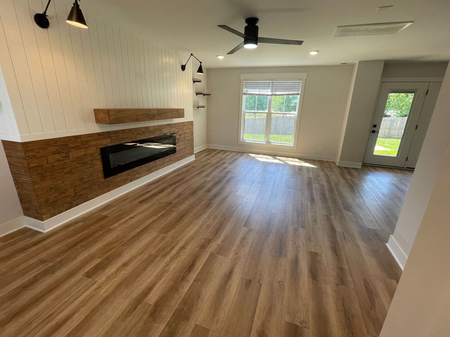 Clarksville House: 1313 Isaiah Drive