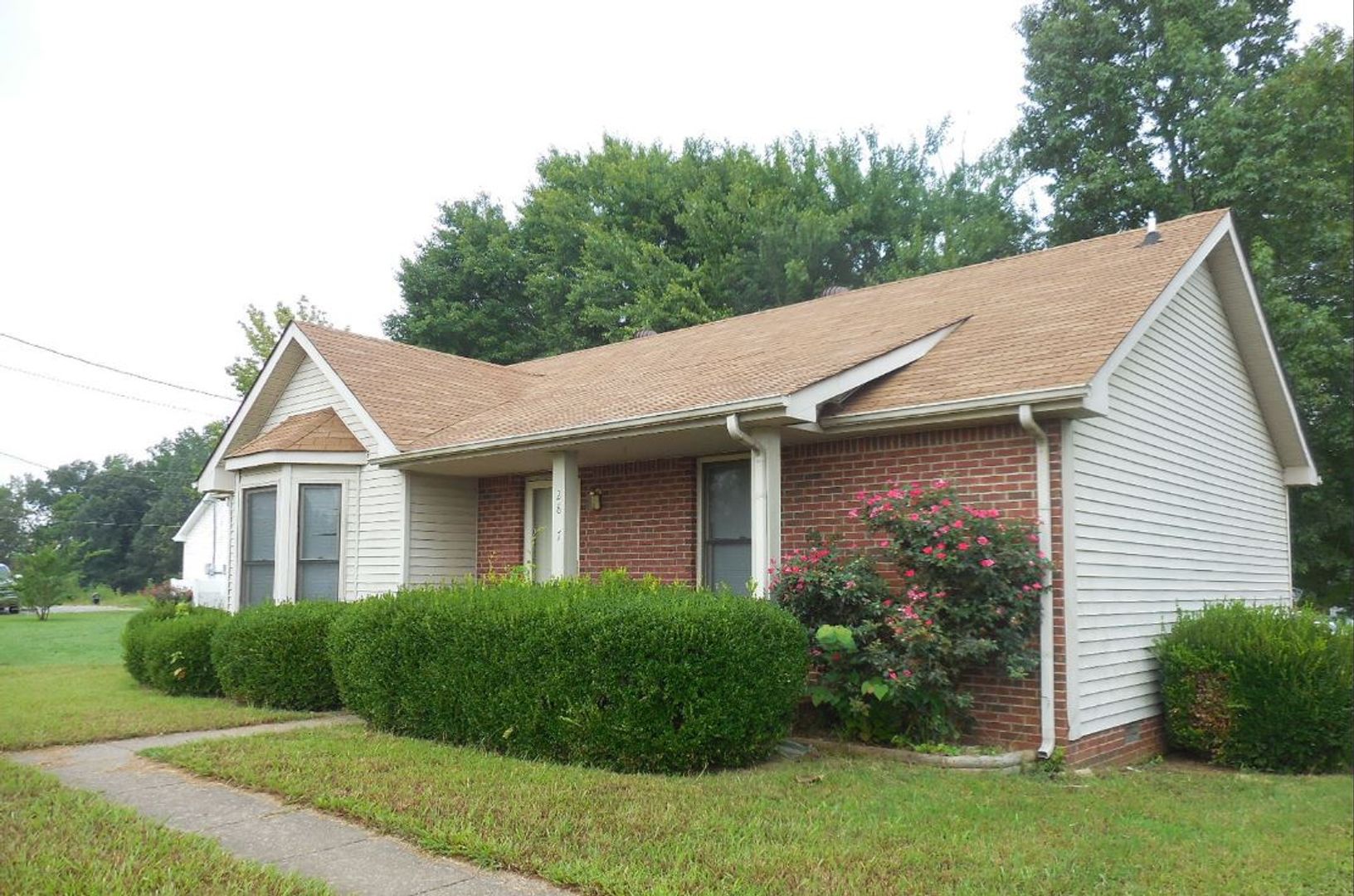 Clarksville House: 2807 Highway 41 A South