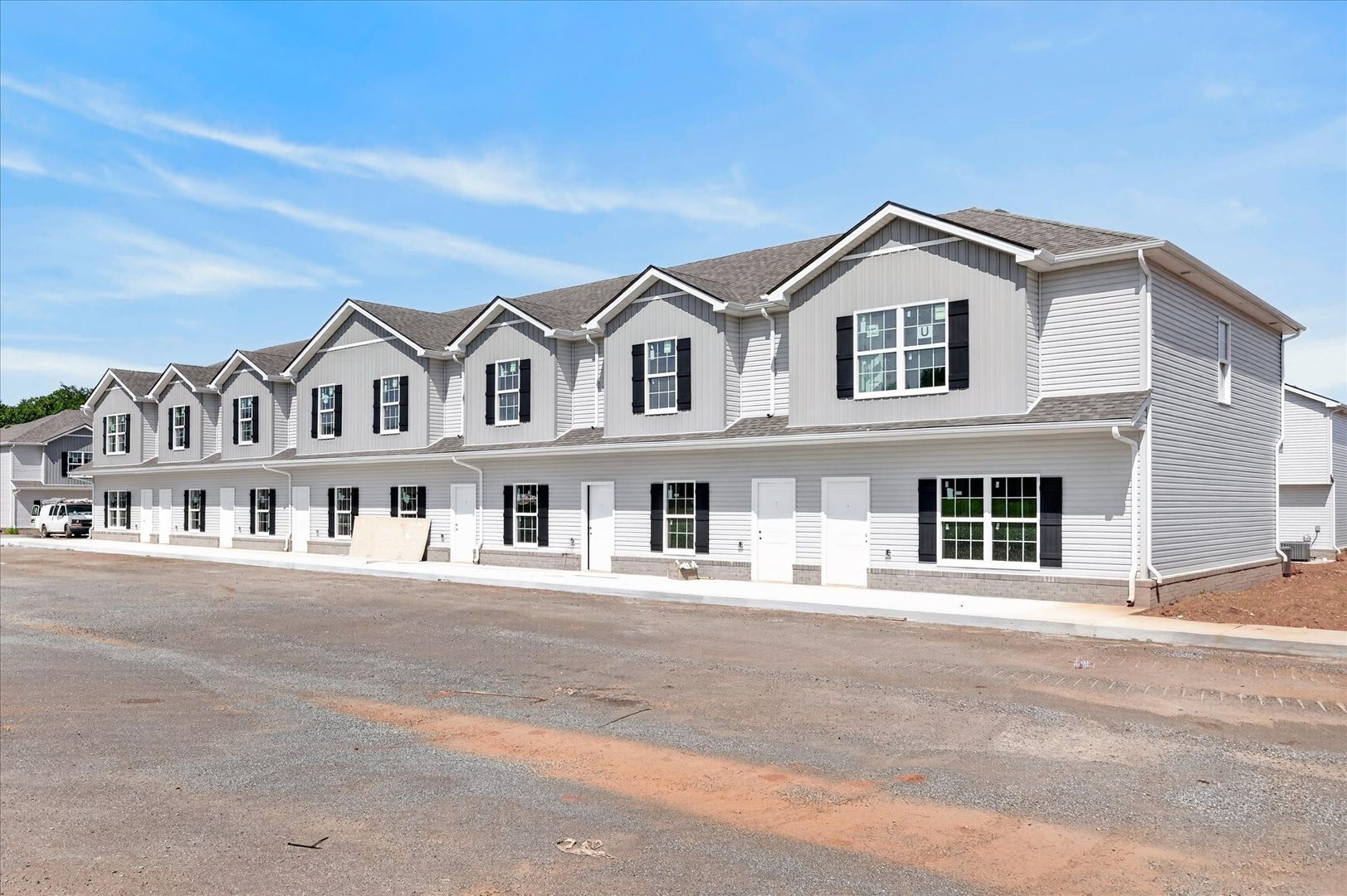 Midtown Place - Summitcrest Dr. - 299 (x72) 4 of 12