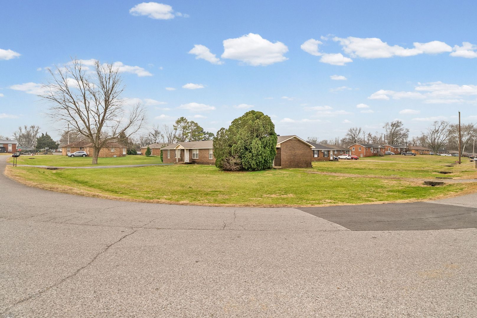 Clarksville Apartment: 98/124 Tandy Drive