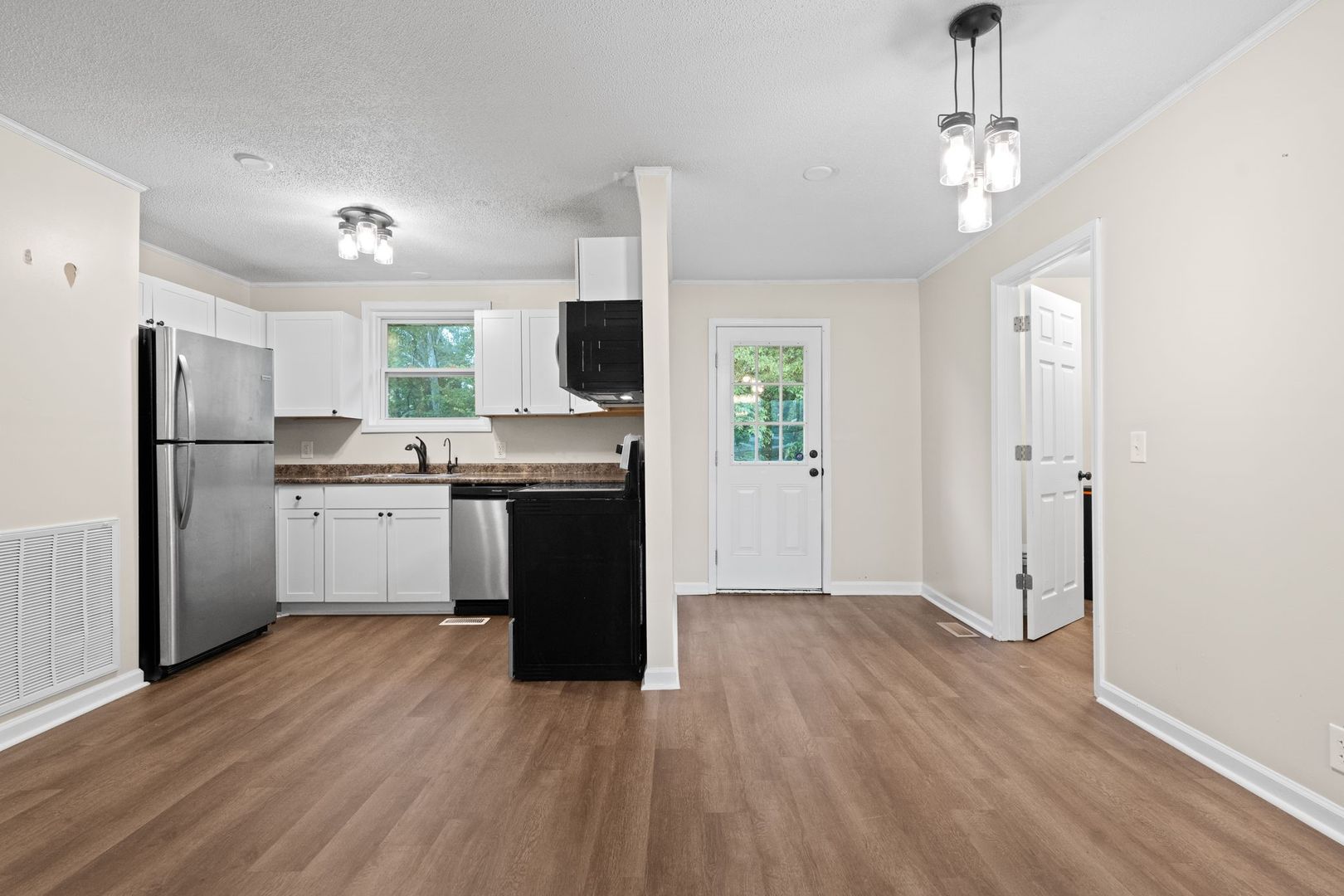 Clarksville House: 635 Lafayette Road