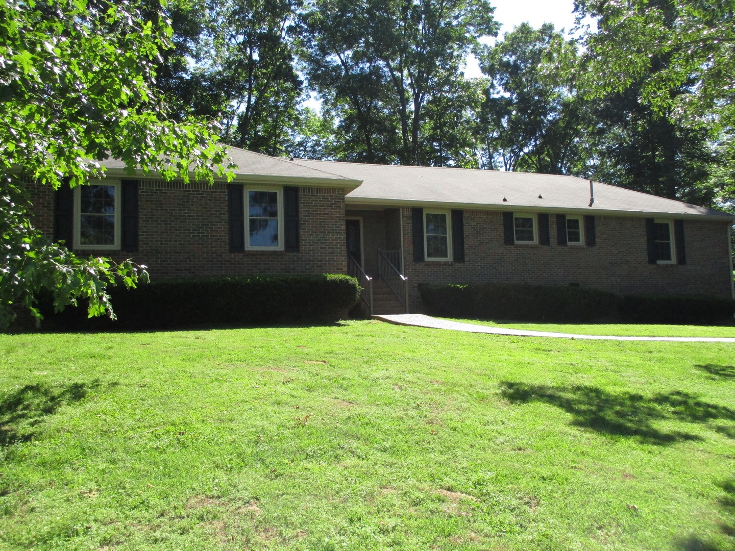 Clarksville House: 1131 Warfield Blvd.