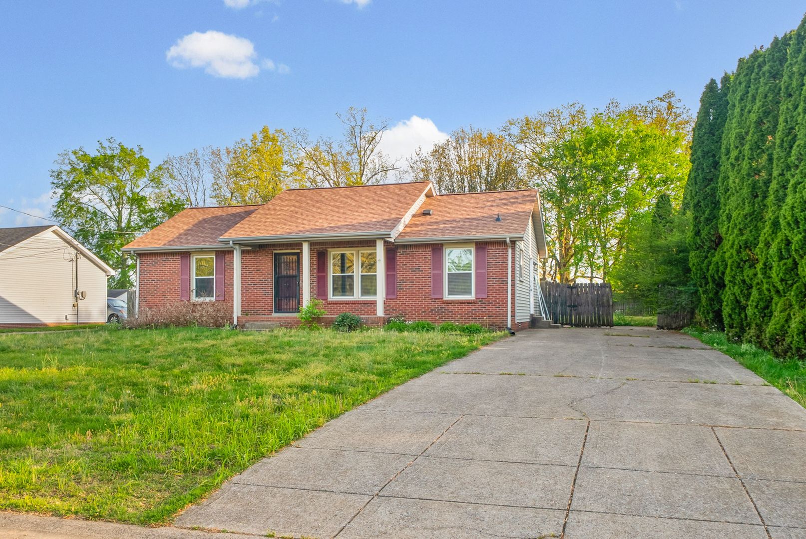 Clarksville House: 194 Bob White Drive