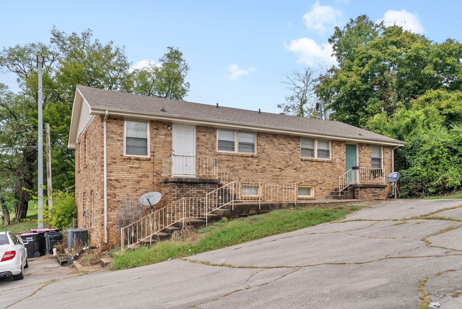 Clarksville Apartment: 211 N 5th St