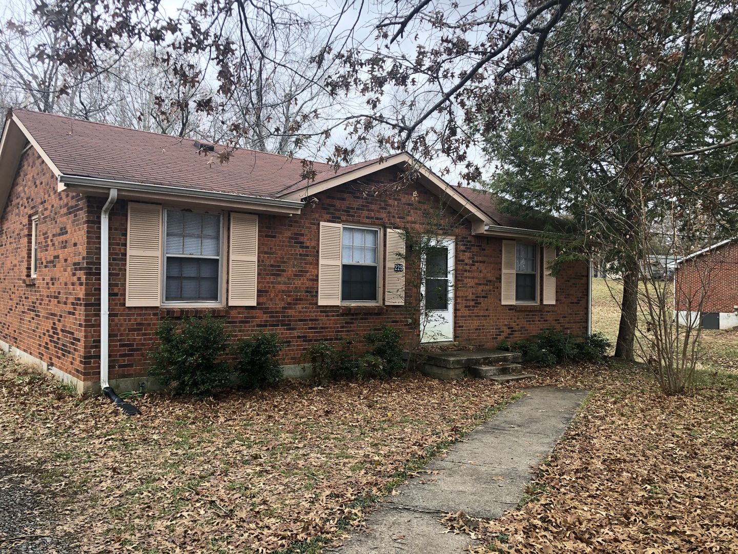 Clarksville House: 225 Old Hopkinsville Hwy