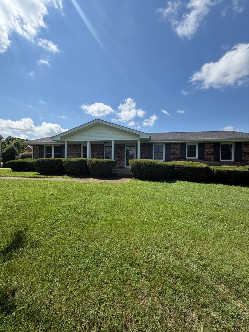 Clarksville House: 3350 Sango Rd.