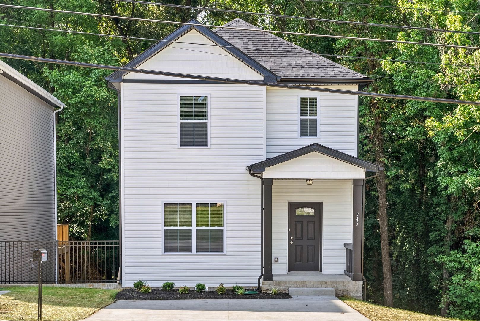 Clarksville House: 945 Cumberland Drive