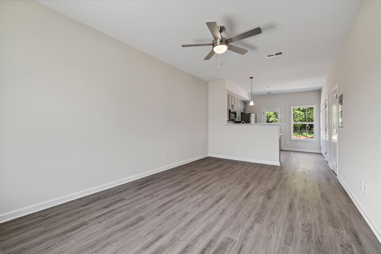 Midtown Place - Summitcrest Dr. - 299 (x72) 8 of 12