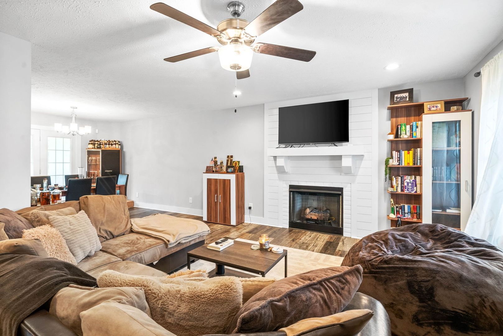 Clarksville House: 180 Sambar Drive