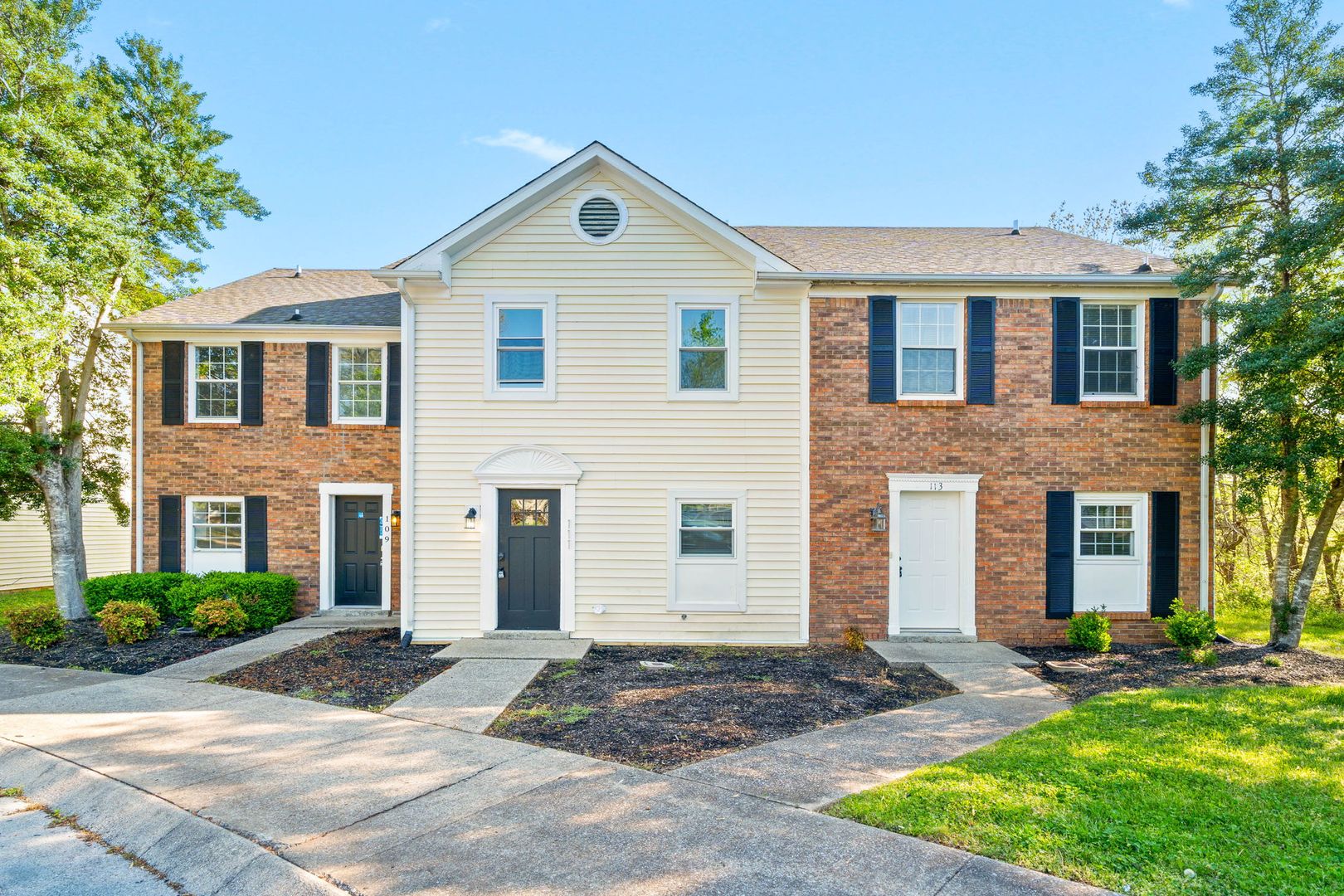 Clarksville House: 113 Azalea Court