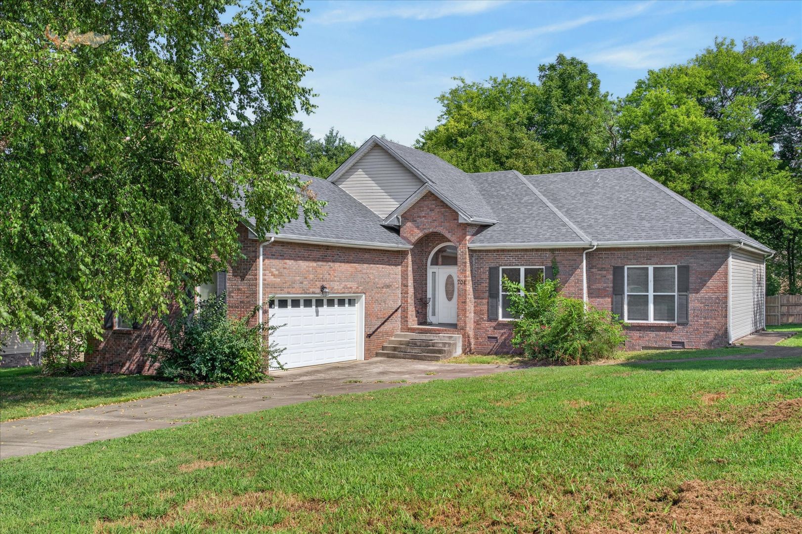 Clarksville House: 204 Cheshire Road