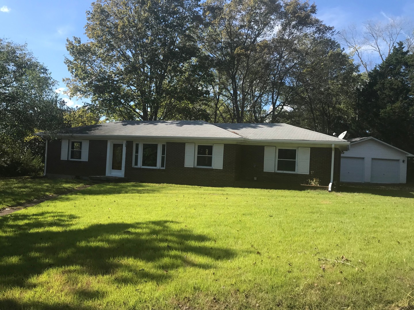 Clarksville House: 1052 Forrest Drive