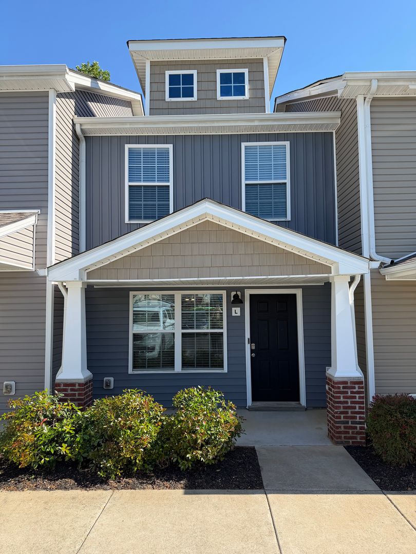 Clarksville House: 645 Stowe Ct. L
